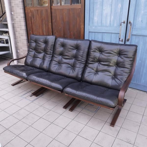 FUJI FURNITURE(冨士ファニチア)のAgio(アージオ) 本革 3Pソファー。曲