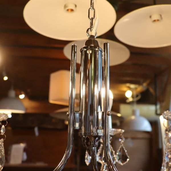 ヨシオカ照明のスワロフスキーを使用したエレガントなシャンデリアです