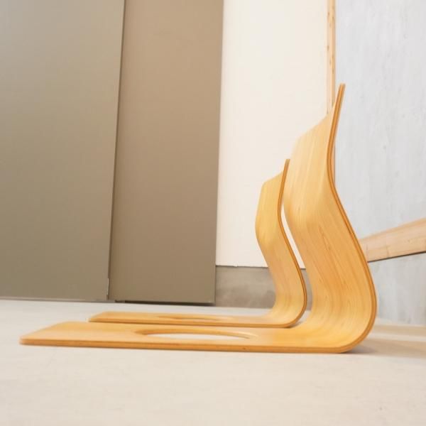 天童木工(TENDO)のケヤキ材板目を使用した曲木 座椅子です