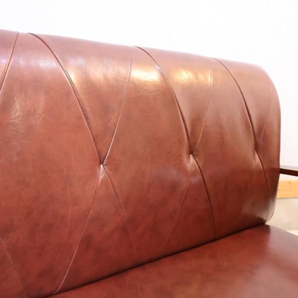 B-COMPANY(ビーカンパニー)のクールベ 2人掛けソファ。ダイヤステッチ