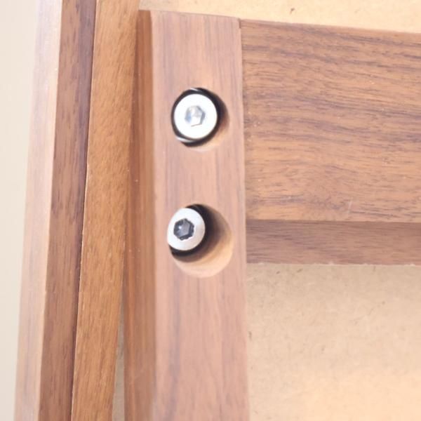 人気の無印良品(MUJI)よりウォールナット材・木製ミラーです。どんな