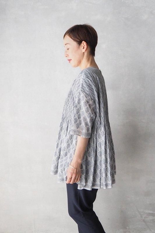 maison de soilフラワーブロックプリント ミニピンタックブラウス