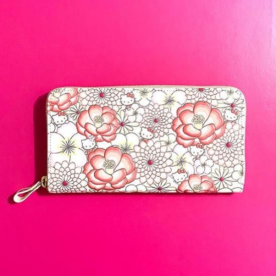 これはすごい、、、ハローキティの幸せあふれるお財布。文庫皮に友禅染