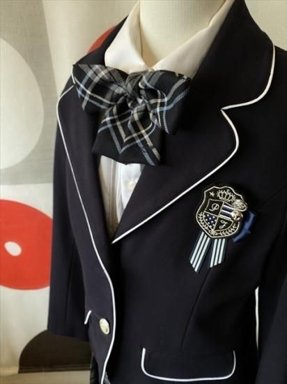 ポンポネットのスーツ