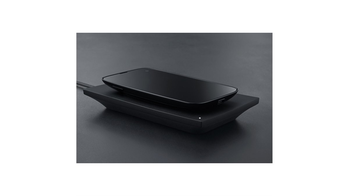 バルミューダ、「BALMUDA Phone」専用設計のワイヤレス充電器を8,800円