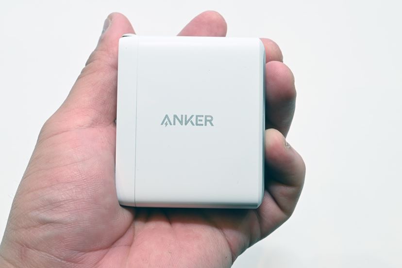 Ankerのシーリング一体型プロジェクター「Nebula Nova」など新製品を