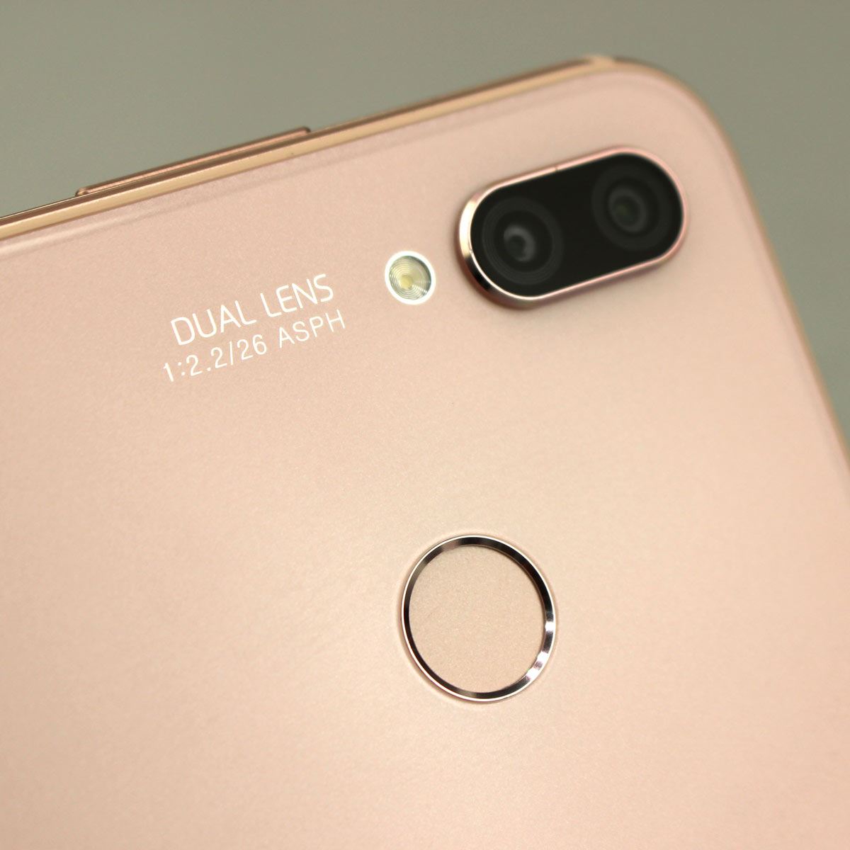 約5.8インチ縦長液晶にデュアルカメラを備える、ファーウェイ「HUAWEI