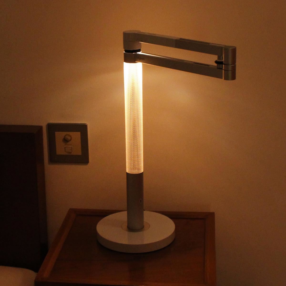 ダイソンから1台4役のフレキシブルなLEDライト「Lightcycle Morph