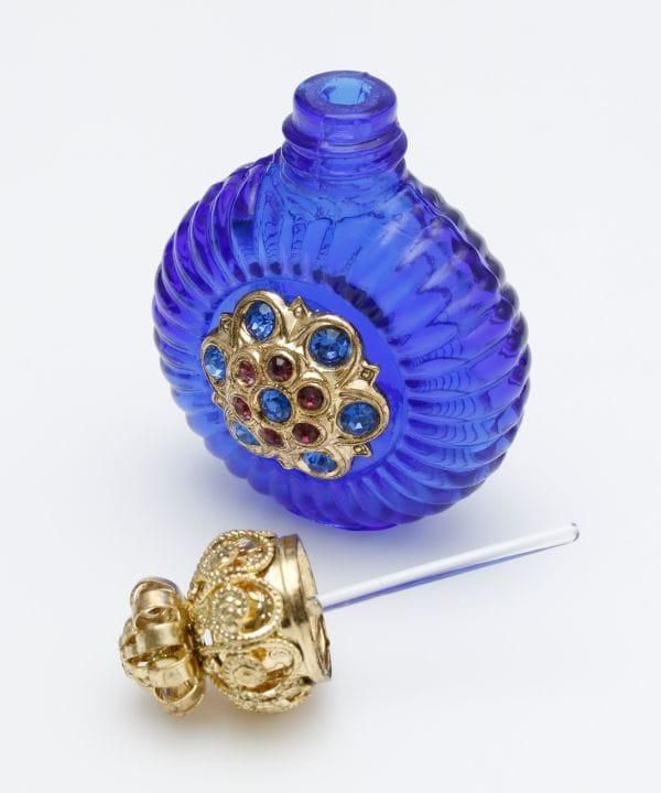 チェコ製輸入品】ボヘミアガラス香水瓶〜コバルトブルー - COCO_LONDON