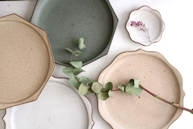 稜花皿｜ピンクベージュ｜陶器｜鯨井円美｜和食器通販｜うちる｜和食器