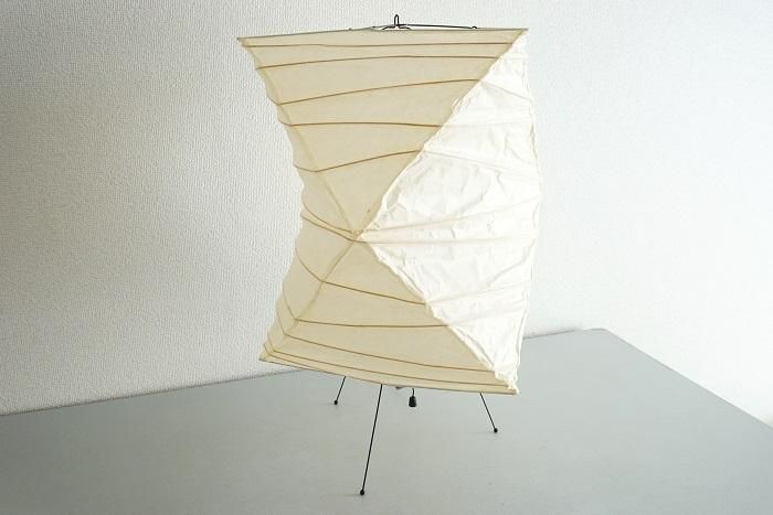 AKARI 26N with Box Isamu Noguchi - album. ミッドセンチュリーの