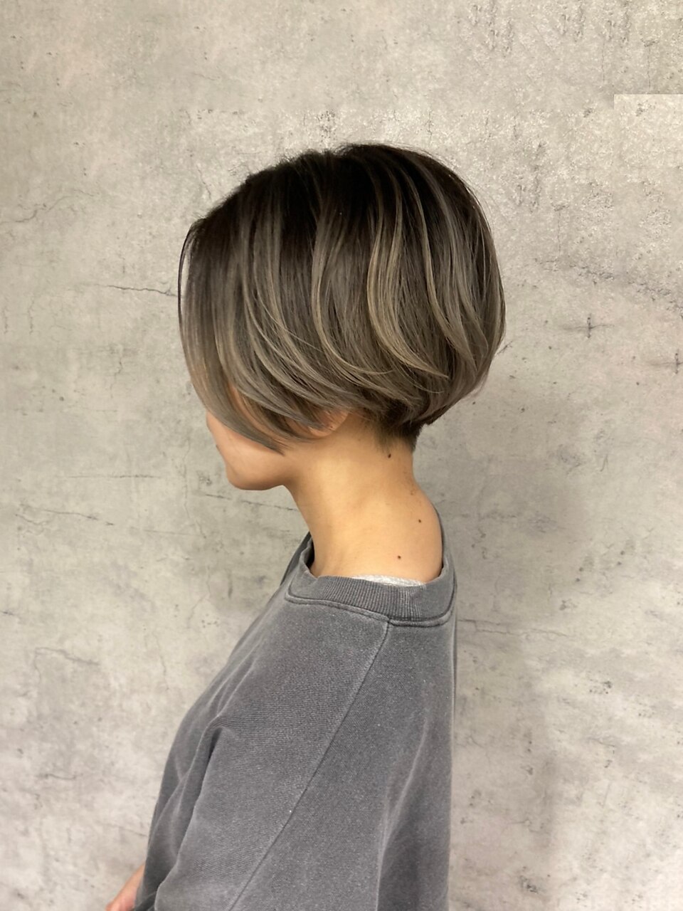 ショートボブイングラデーションカラー：L167620319｜ブロッサム 鶴瀬