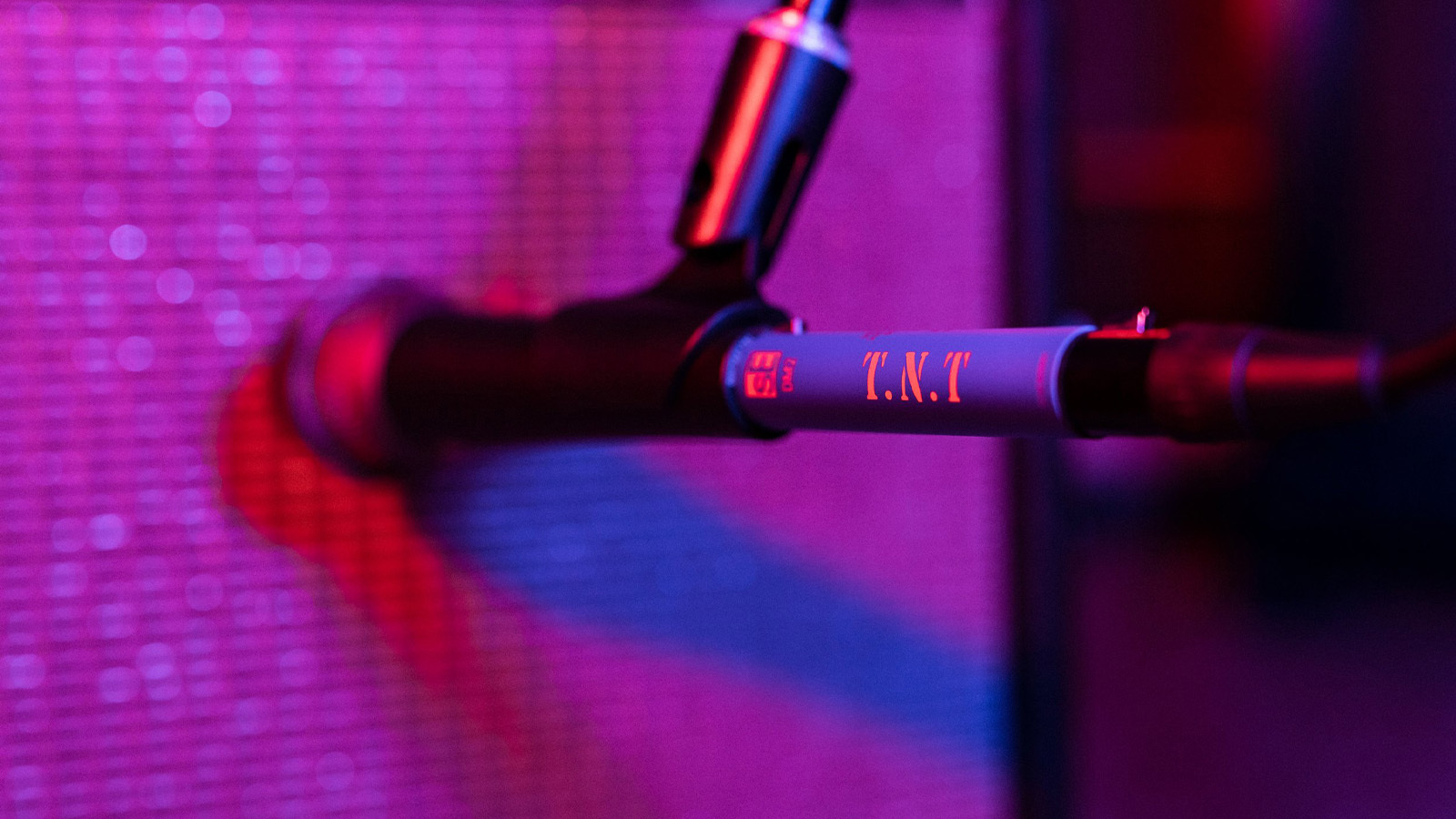 sE Electronics “DM2 TNT” | パッシブ・マイクをブーストする