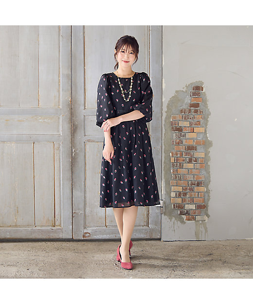 美シルエット】つぼみ刺繍ワンピース（51015501） | Rose