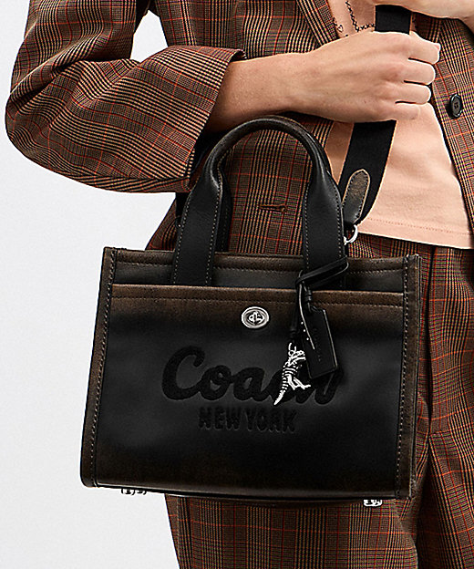 カーゴ トート バッグ 26・ラブド レザー | COACH/コーチ | 三越