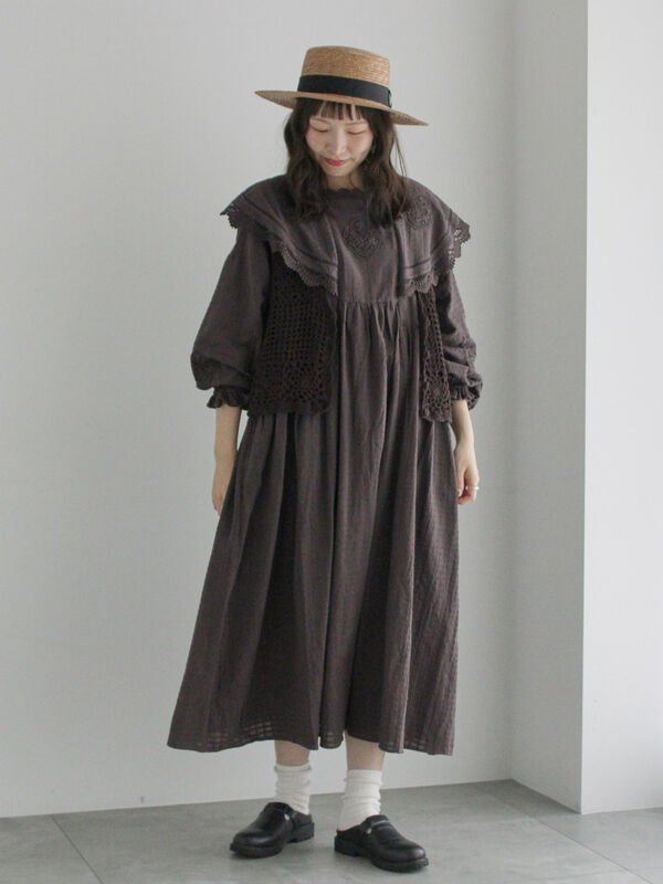 パーツレース刺繍ワンピース（オフホワイト/チャコールグレー/ミント