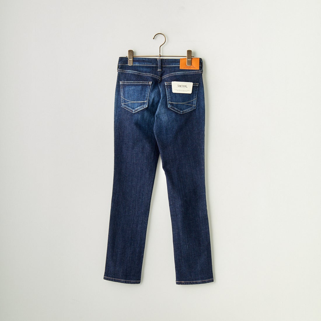 SOMETHING [サムシング] テーパードストレートデニムパンツ [SKY38