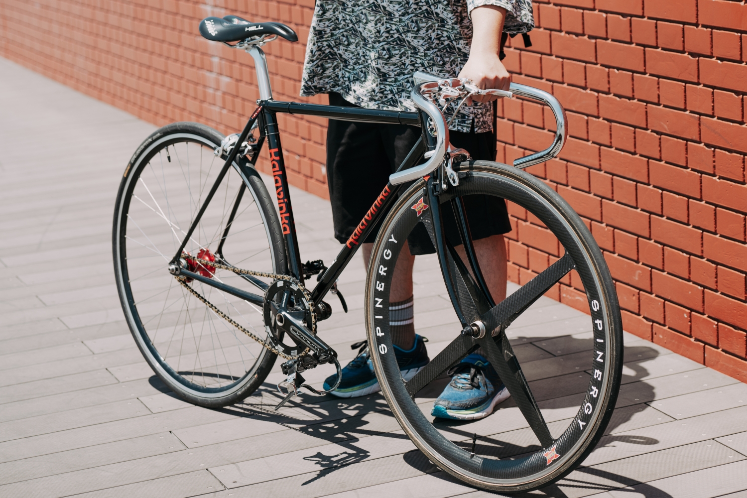 競輪フレームで組んだピストバイクの魅力とは？カラビンカ乗りが偏愛