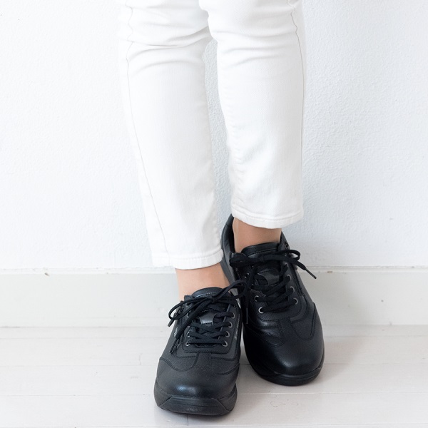 Laura BlackⅢ 膝、腰に驚くほどやさしい やわらかい履き心地の靴 Joya