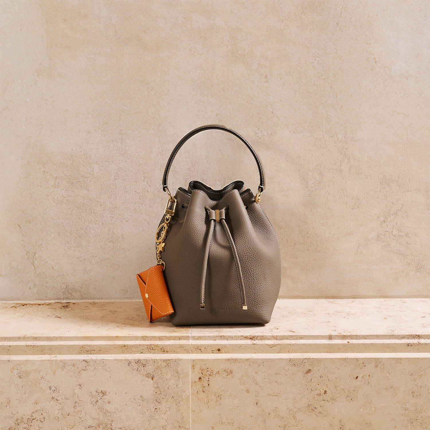 アンジェリカ バケットバッグ シュリンクレザー