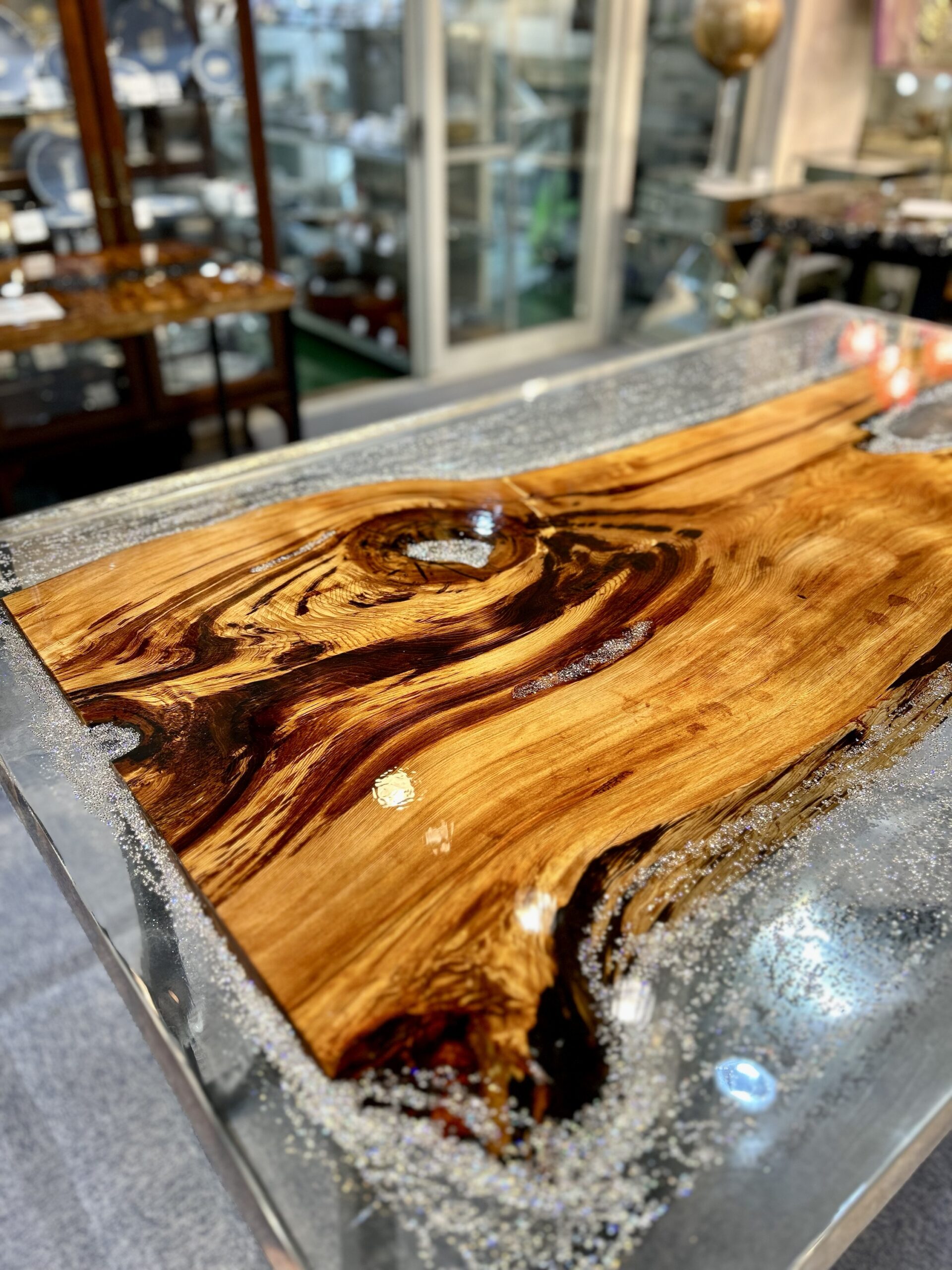 屋久杉とジルコニアのレジンテーブル | 金井工房オンラインショップ