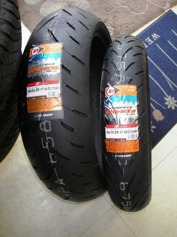 DUNLOP SPORTMAX GPR-300 | バイク用タイヤ,製品案内 | 開成タイヤ商会