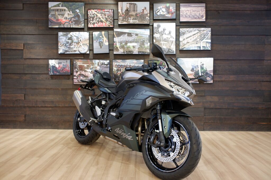 カワサキプラザ茅ヶ崎の展示車紹介（Ninjaシリーズ） | KAWASAKI-ZONE