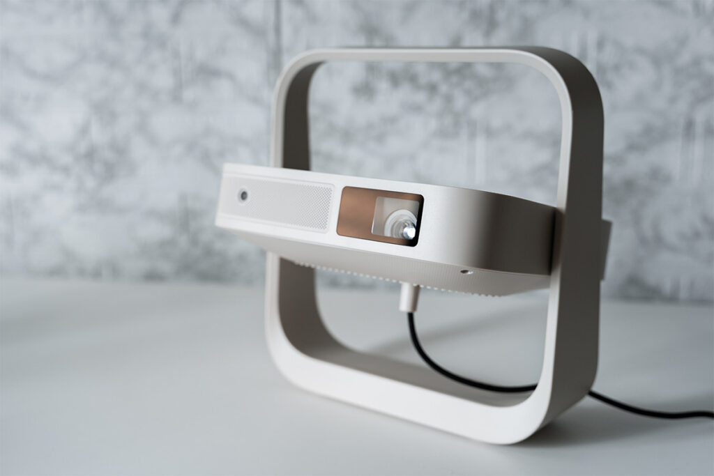 XGIMI Elfin Flip Pro レビュー | 折りたたんで運べるコンパクトサイズ