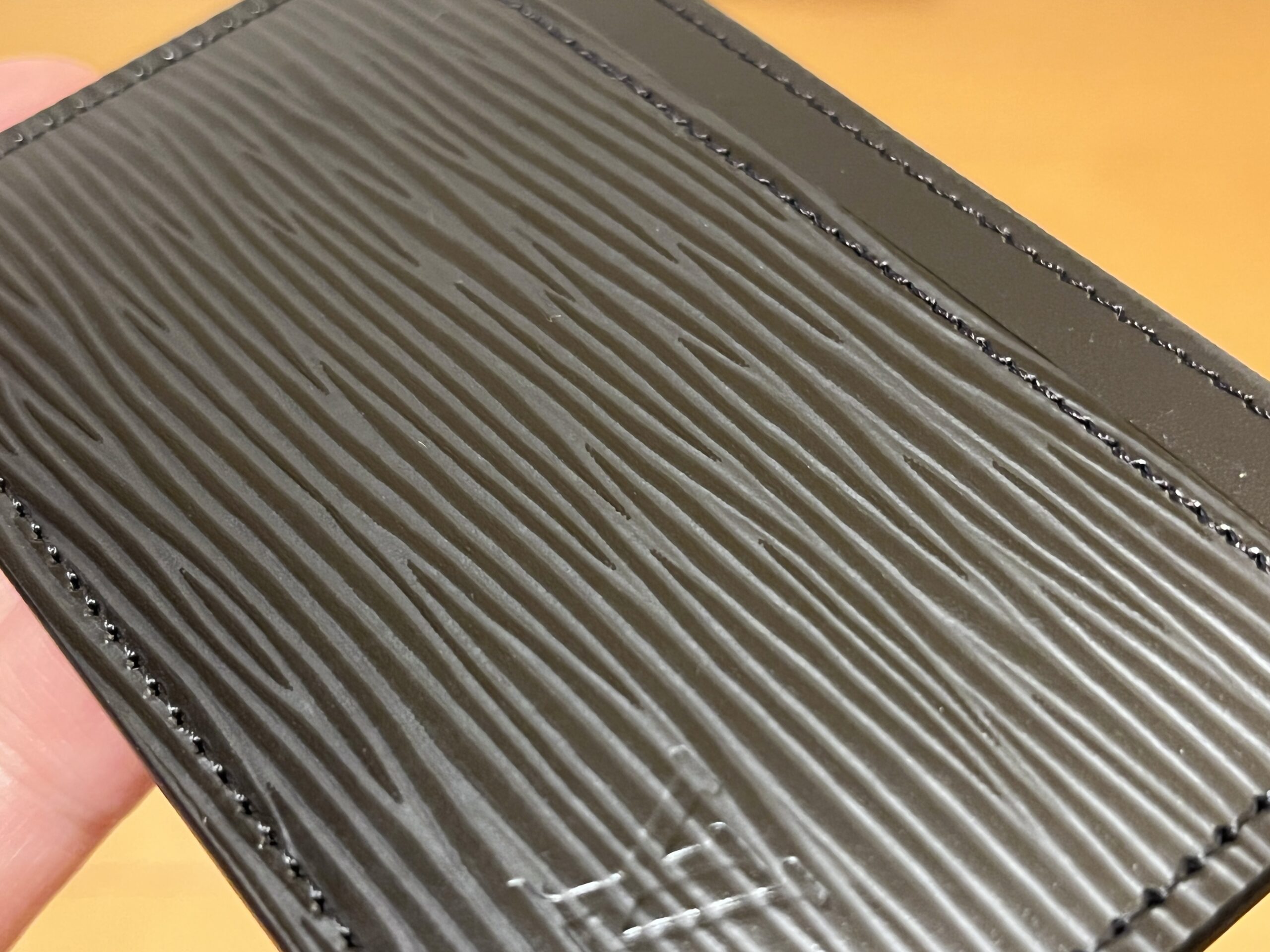 ルイヴィトン ポルト カルト・サーンプル ノワール エピ カードケース