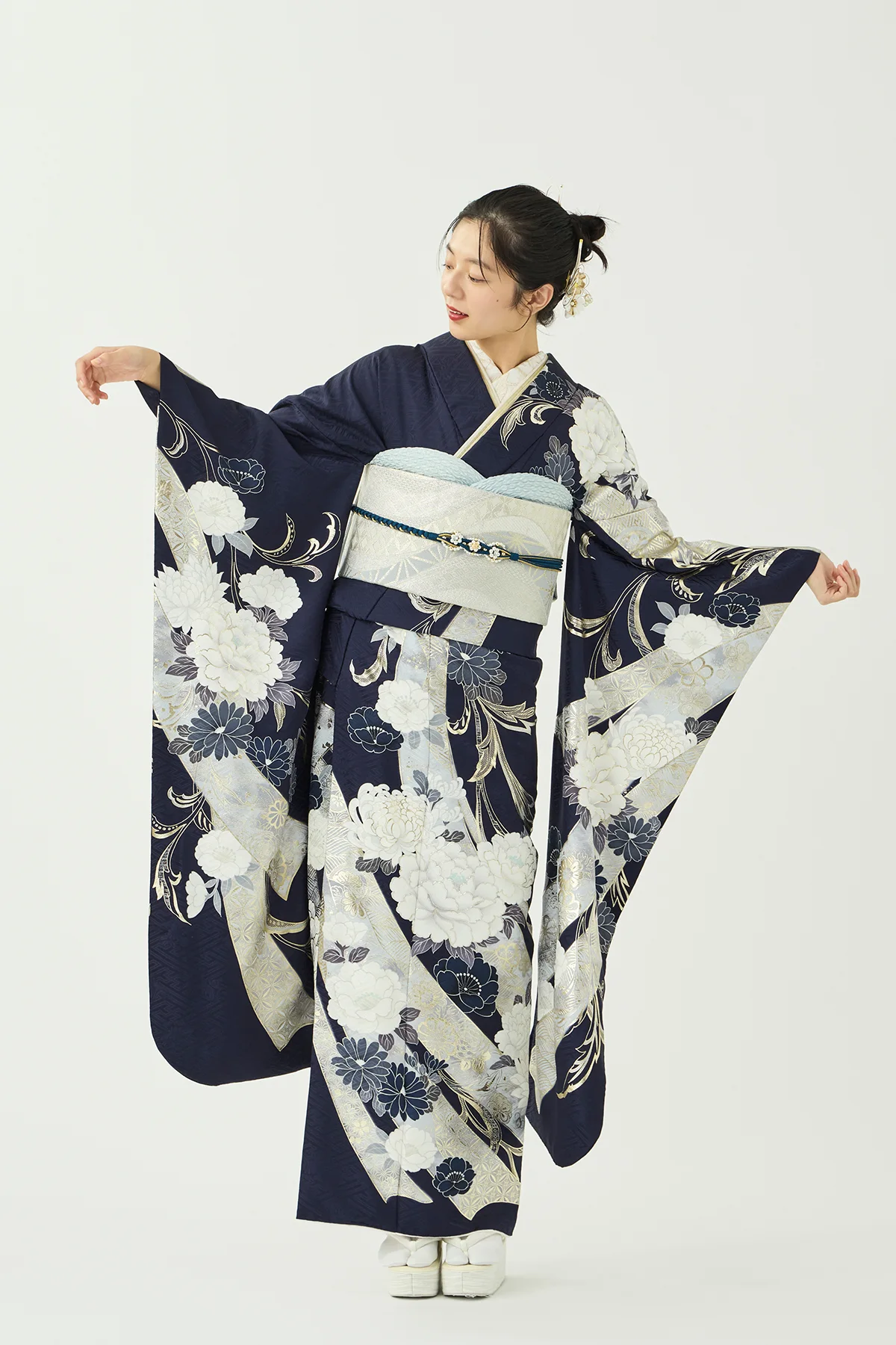 振袖／菊花の小道／白 | 振袖レンタル·購入や成人式の着付けは「きもの