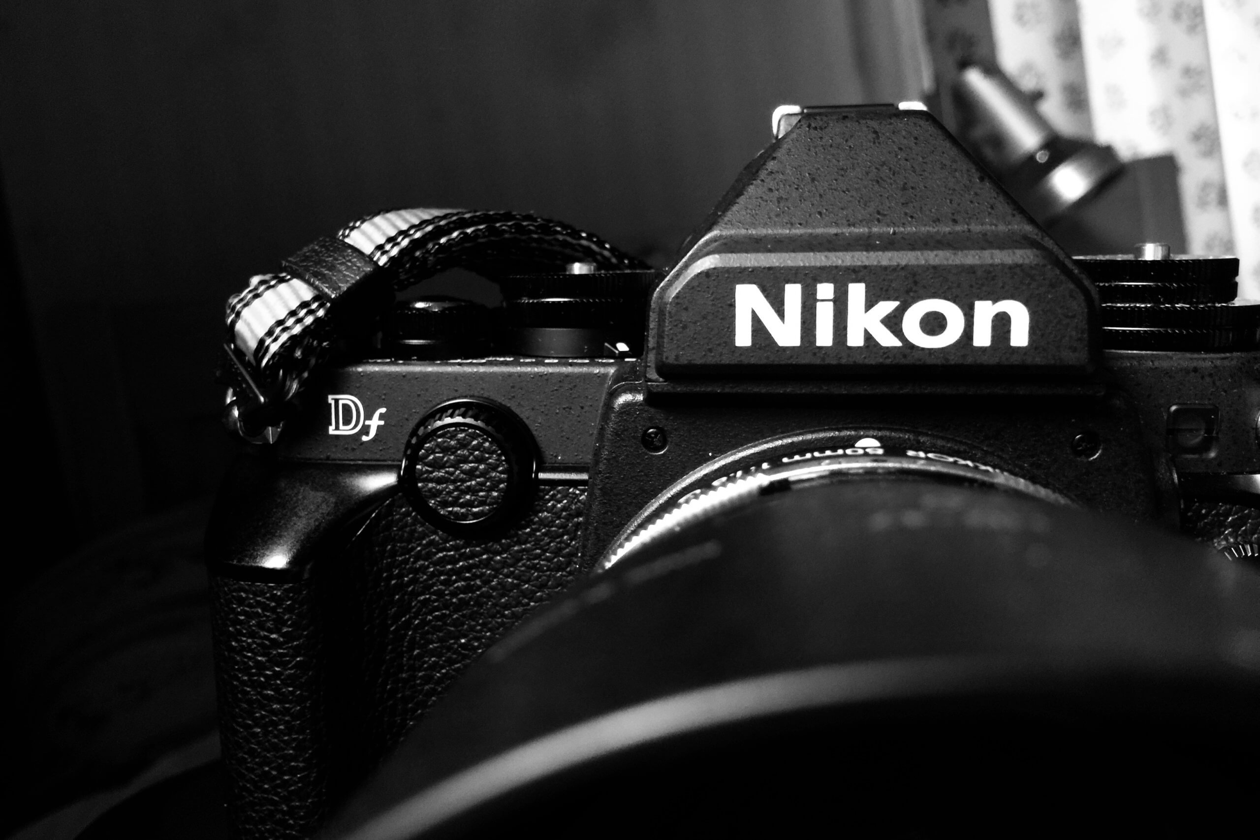 やっとヴィンテージ感が追いついてきた、Nikon Dfという名機。｜記憶カメラ
