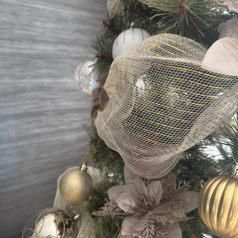 180cmのツリー、飾り何個つける？ニトリの飾りでシンプルゴージャスに！