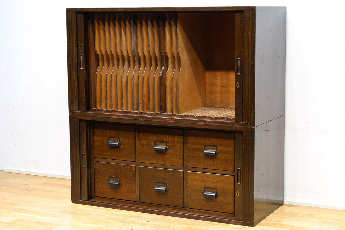 上質な造りにレトロ感漂う蛇腹戸造りの収納箪笥 BB2676 – 古福庵