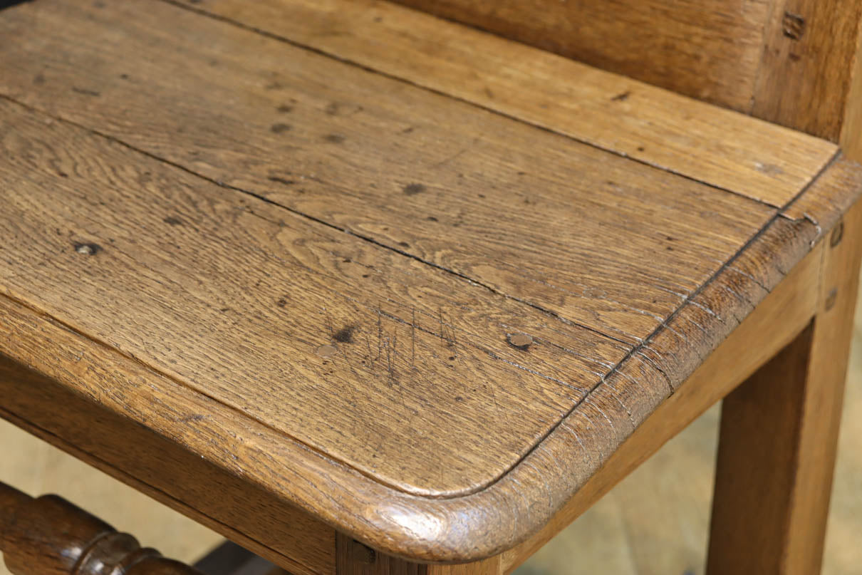 オークの柔らかな光沢感に包まれたロレーヌアンティークチェア DC7367