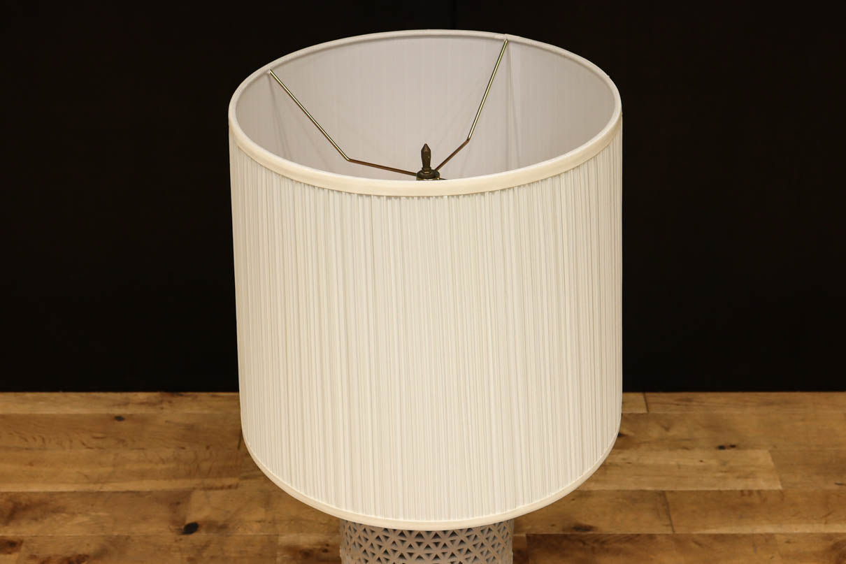 透かし彫りの美しい陶器製のスタンドライト DC8208 – 古福庵