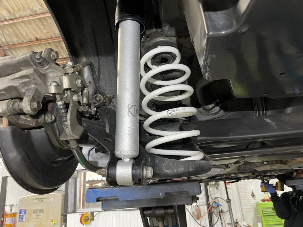 メンテナンスのタイミングで上質な乗り心地へ、30プリウス前期