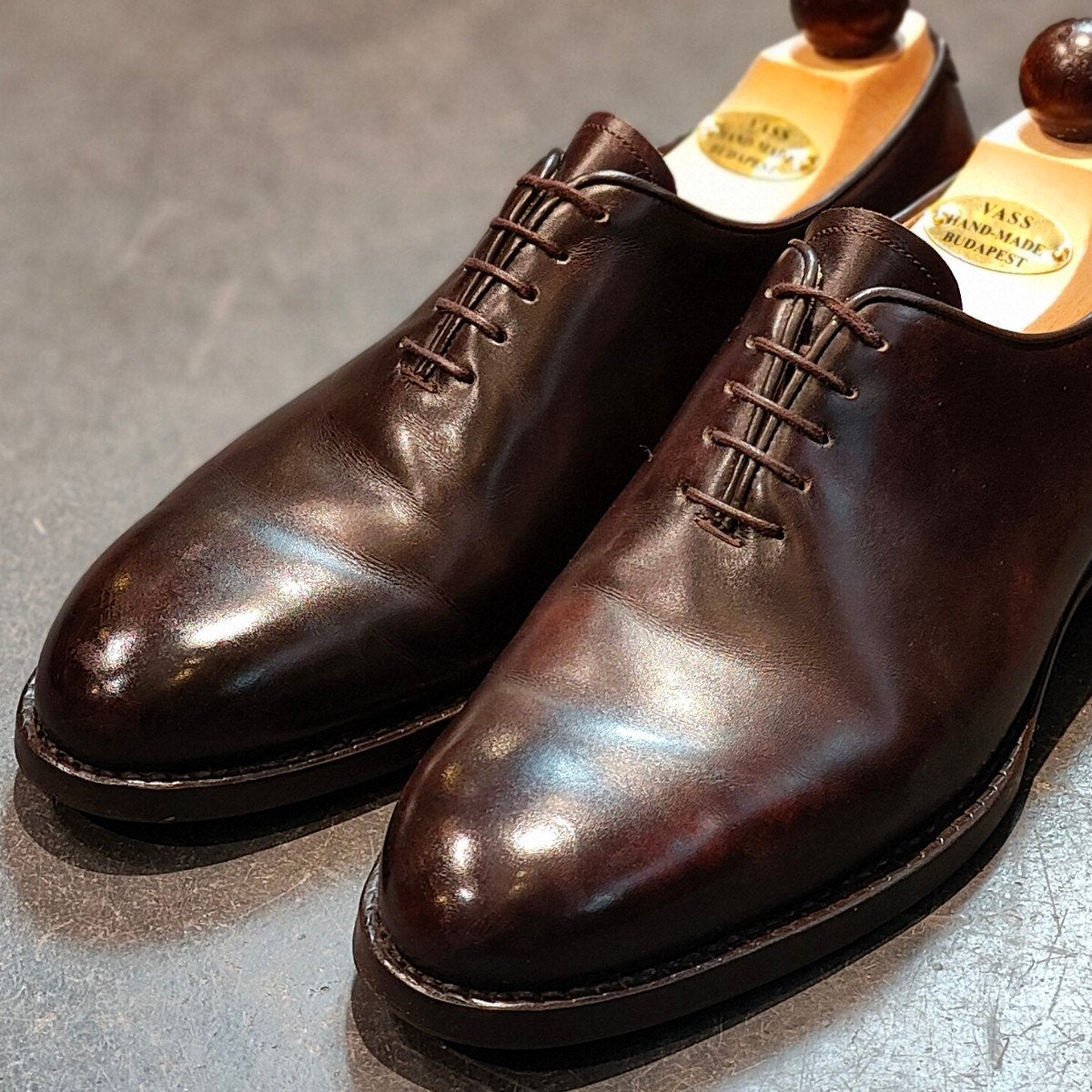 極美品 【VASS】ヴァーシュ ホールカット ミュージアムカーフ