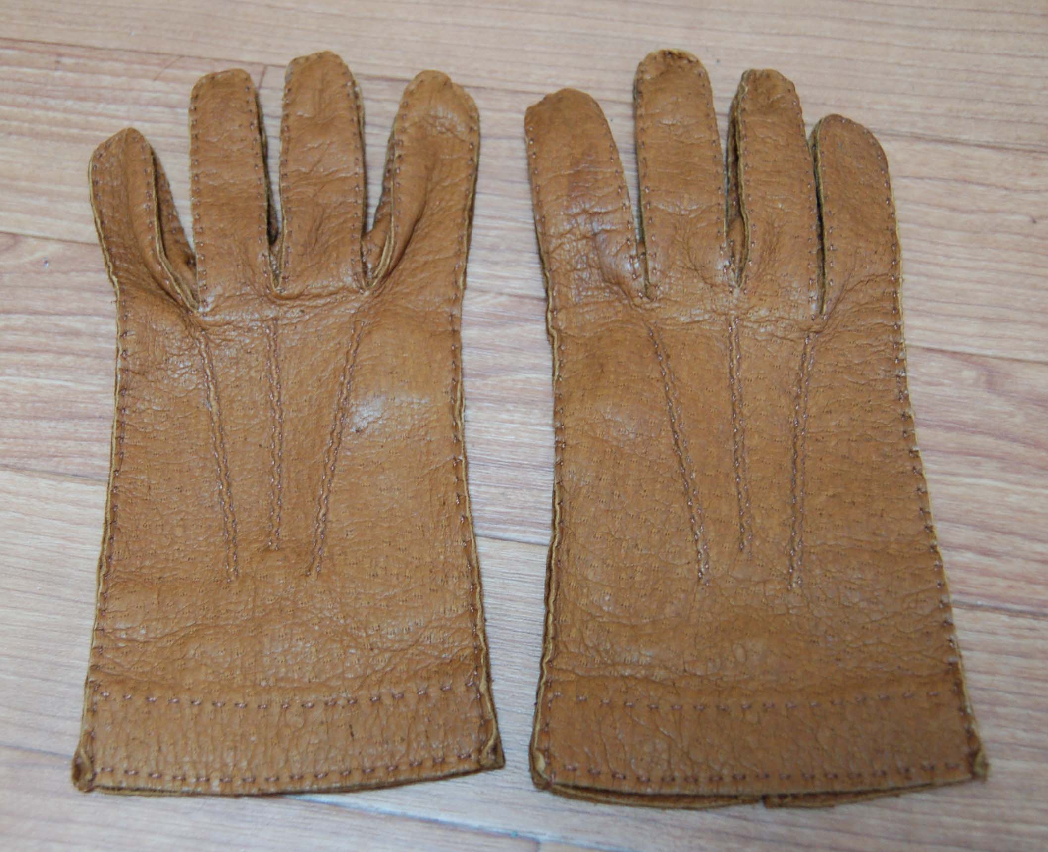 ペッカリーの手袋の指詰め - 革製品の修理 レザーリフォーム