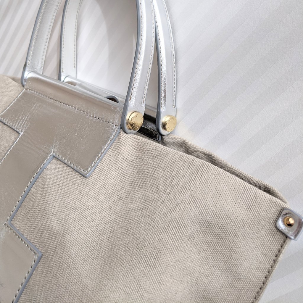 ニュートラルカラーのキャンバストート：IACUCCI(イアクッチ) | LEE