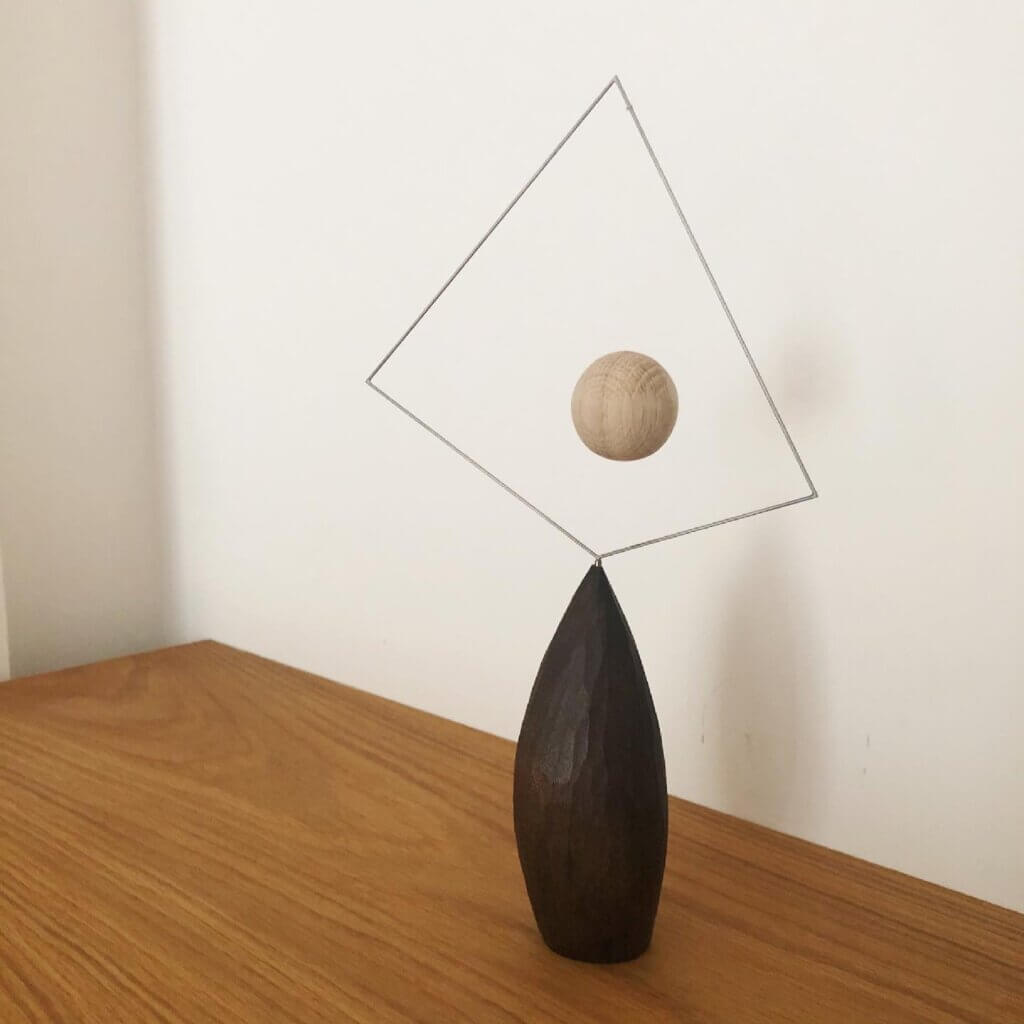 辻有希さんのスタンディングモビール | LEE