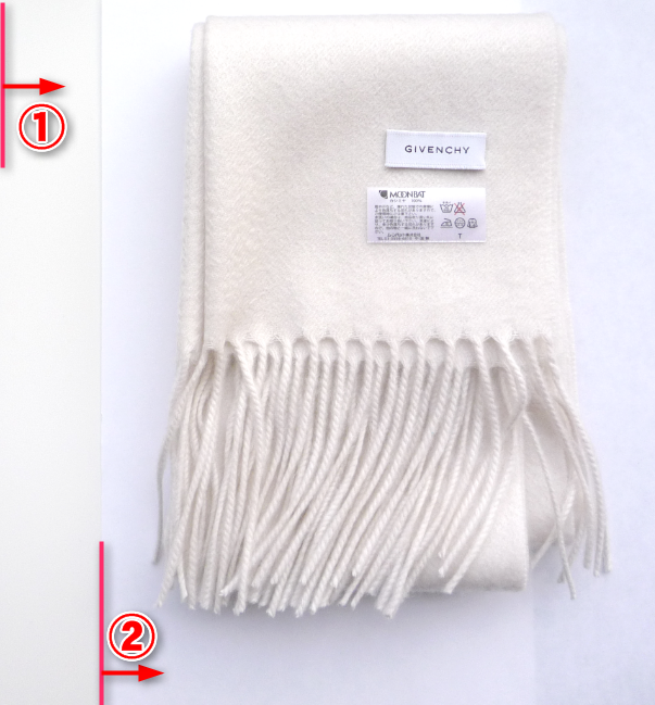 カシミアの白マフラーと照明の関係 : わたしの図書館