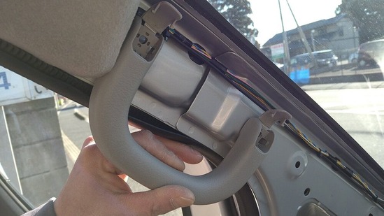 自動車】NV200 アシストグリップの取付け : 鶴岡畳産業ブログ-最強猫