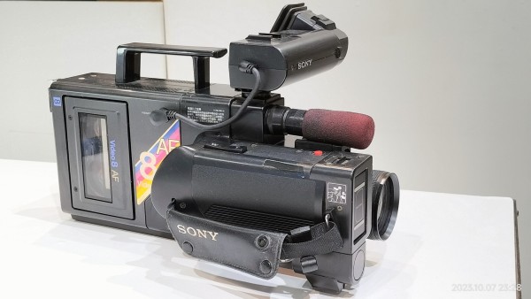 1985/昭和60/SONY/CCD-V8AF/初代8ミリビデオカメラCCD-V8のAF追加版