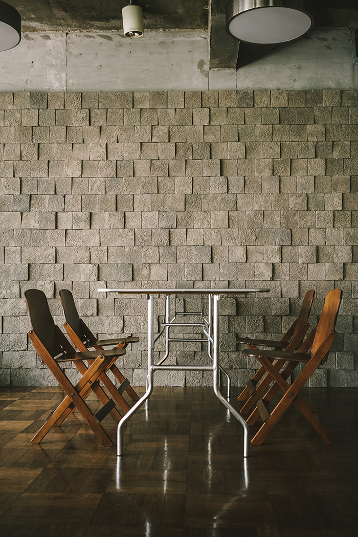 PACIFIC FURNITURE SERVICE のヴィンテージ感あふれる新作チェアを