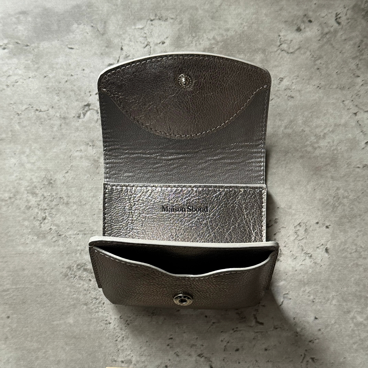 Maison Sbond とは？ミニマルを極めたデザインと現代的な作りを得意と