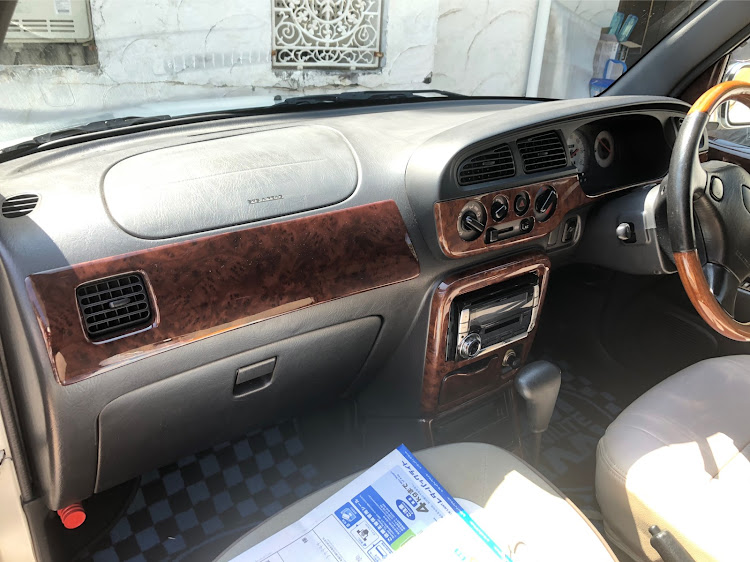 ミラジーノの内装カスタム・ウッドパネルに関するカスタム事例｜車の