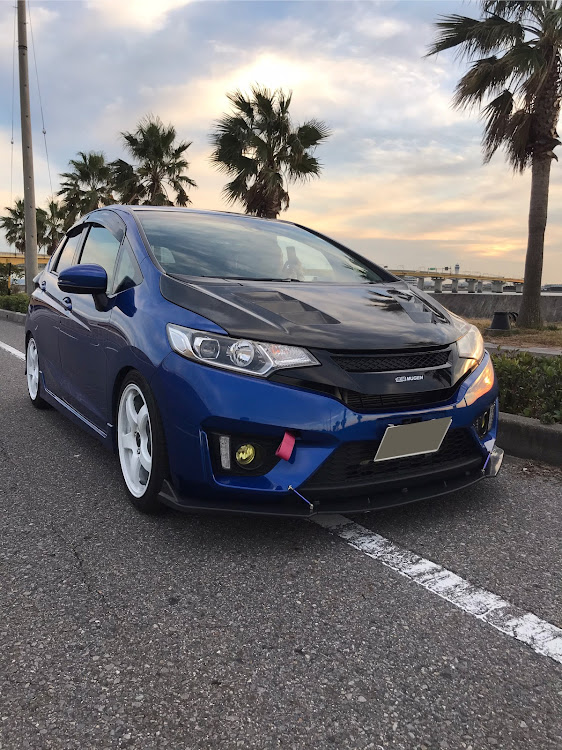 フィットのゼロファイターマフラー・愛知県・中間ストレート