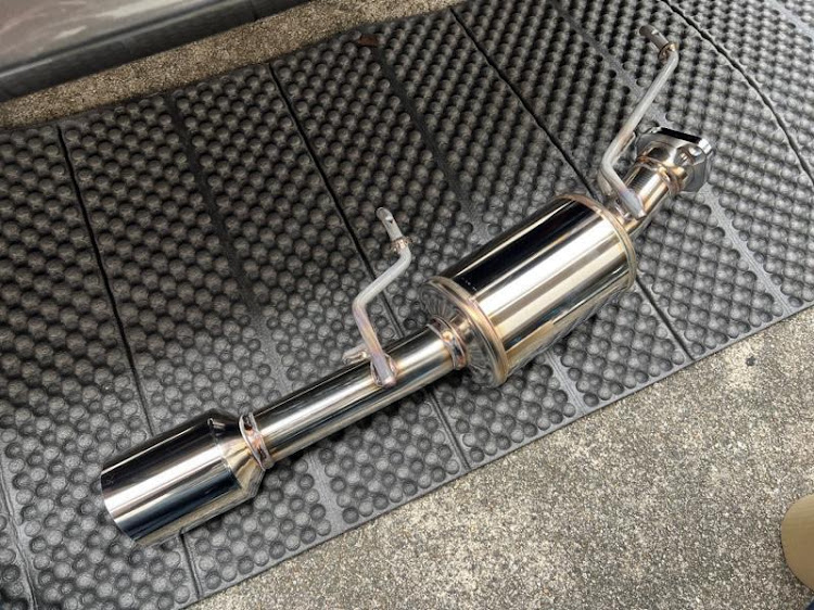 スイフトスポーツのスイスポ・スイスポZC32S・漢の一本出し