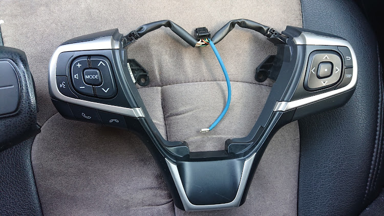 ハリアー60系 ステアリングスイッチ 美品 ノア・ヴォクシー 80 流用