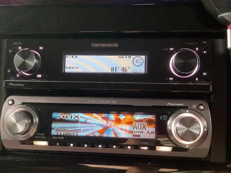 スイフトスポーツのカロッツェリア・DEH-P01・DEHーP099・付属アンプ